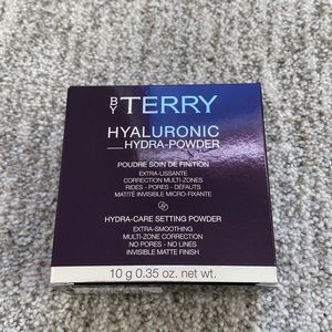 By TERRY Hylauronic Hydra-Powder. Colorless. Plus lip balm as a gift